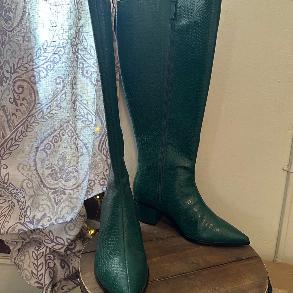 Elegant Green Knee-High Wide Calf Women's Boots